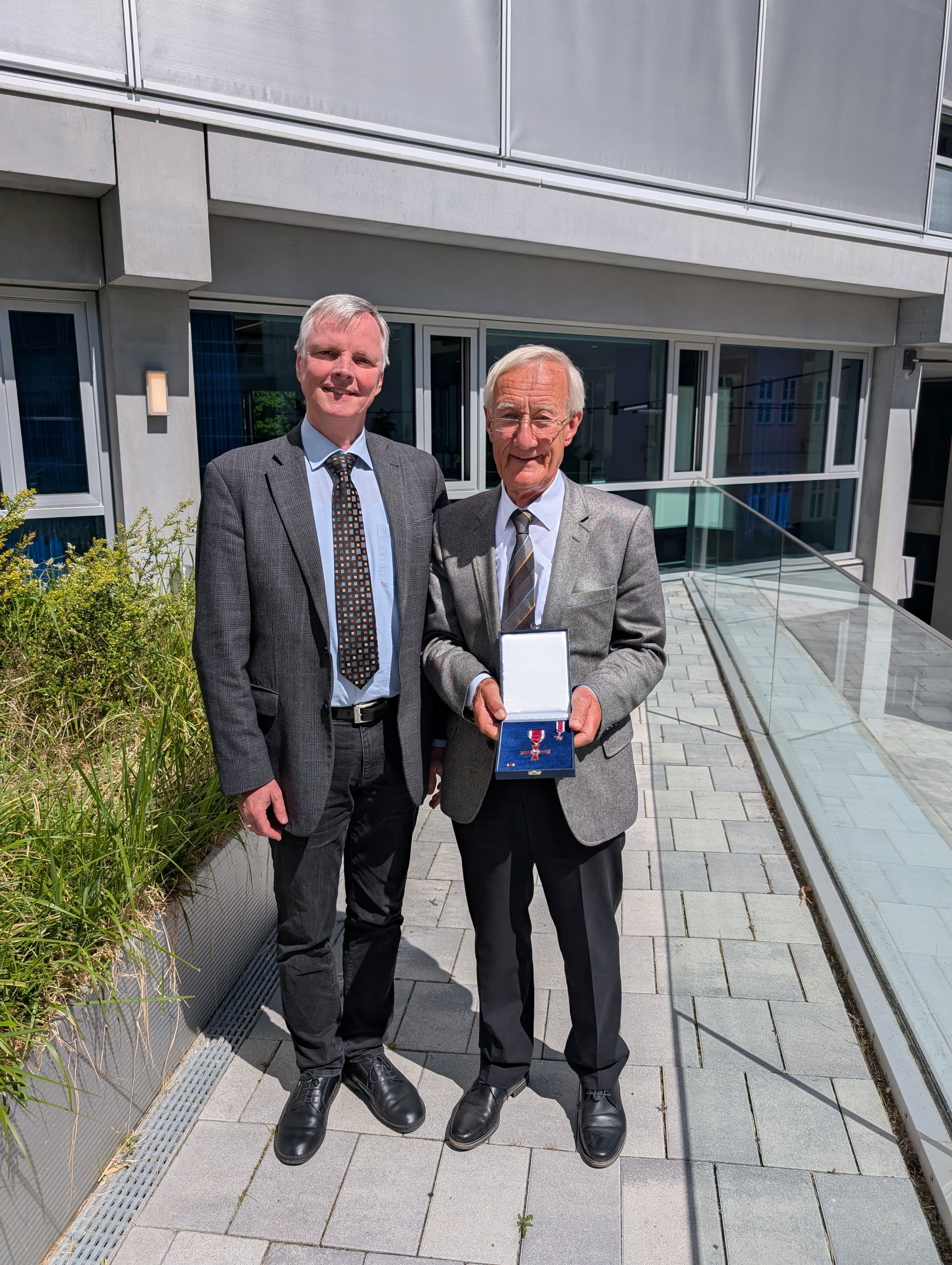 Der Vorsitzende der ZKBS, Prof. Dr. Dr. Thomas Vahlenkamp, zusammen mit Herrn Prof. Dr. Dr. Wilfried Wackernagel (v.l.) auf der 262. Sitzung der ZKBS.